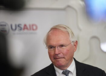 Hill: ShBA-ja s’do të ndërhyjë më si dikur – Kosova dhe Serbia t’i zgjidhin vetë problemet