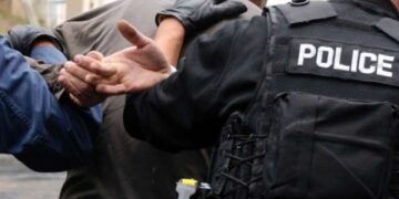 Tre të arrestuar për mashtrim në Fushë Kosovë, ua morën 10 grave 45 mijë euro