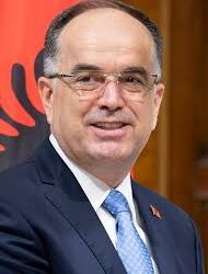 Presidenti Begaj në vizitë zyrtare në Kosovë – Policia ndërmerr masa të shtuara sigurie