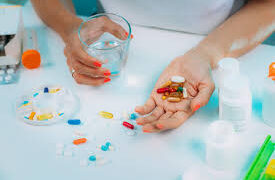 Çfarë të hani (dhe çfarë të shmangni) gjatë trajtimit me antibiotikë – Lista e plotë