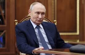 Papa i kërkon Putinit të ndërmarrë hapa drejt paqes – Kremlini refuzon armëpushimin në Ukrainë