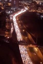 Kolona të gjata automjetesh në Teheran pas thirrjes së Trump për evakuim urgjent