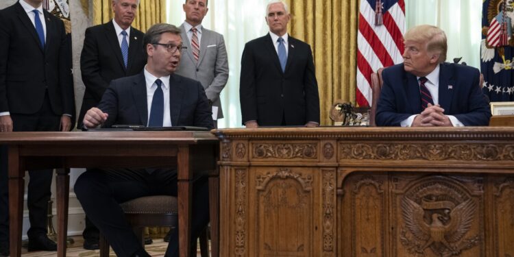 Bloomberg: SHBA-ja i ka kërkuar Serbisë të pranojë emigrantë të dëbuar