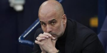 Guardiola pas një sezoni pa trofe: “Suksesi është të ngrihesh kur bie. Nuk jam gjeni, por jam një trajner i mirë”