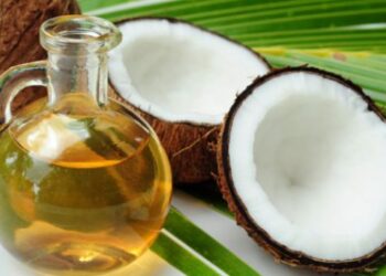 Si të trajtoni fytyrën tuaj me vaj kokosi
