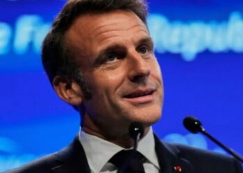 “Po presim një mobilizim europian”, Macron: Nuk do ketë më rrjete sociale për personat nën 15 vjeç në Francë