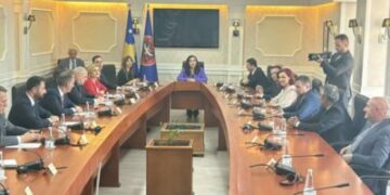 Nis takimi i presidentes Osmani me subjektet politike, Kurti e çon Albulena Haxhiun
