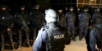 Ekskluzive: Antidroga zbarkon në disa qytete të Kosovës – bastisje të njëkohshme për kapjen e trafikantëve të drogës