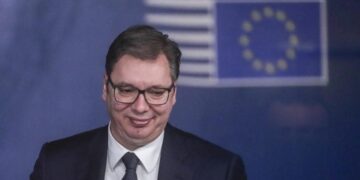 Në prag të protestës së 28 qershorit: Serbia në krizë, BE zgjedh heshtjen – Vuçiq forcohet