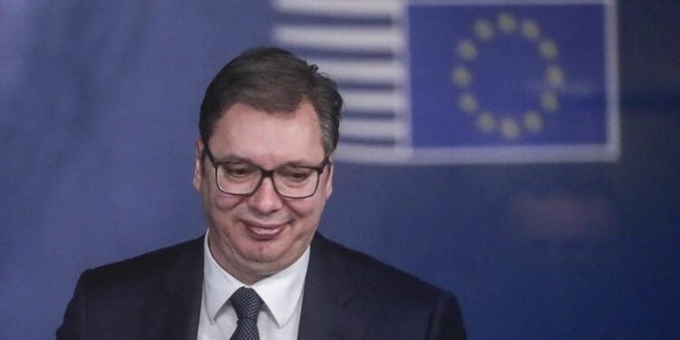 Në prag të protestës së 28 qershorit: Serbia në krizë, BE zgjedh heshtjen – Vuçiq forcohet