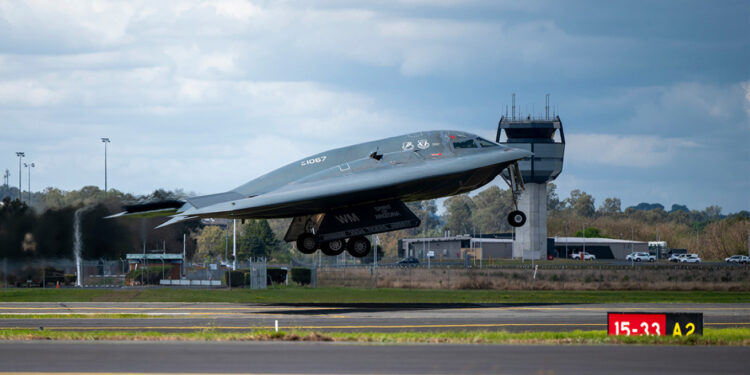 SHBA zhvendos bombarduesit strategjikë B-2 në Guam mes tensioneve në Lindjen e Mesme