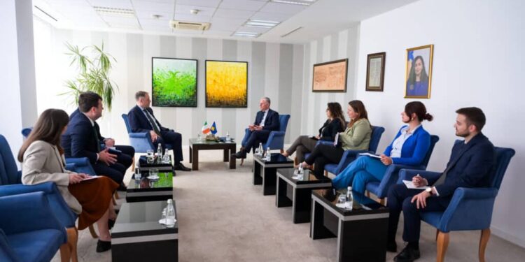 Bislimi pret ministrin irlandez Thomas Byrne: Mbështetje e qartë për integrimin evropian të Kosovës