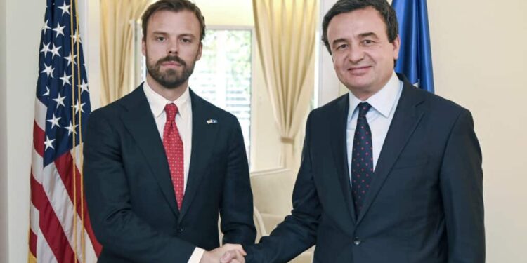 Kryeministri Kurti takohet me zyrtarin e lartë të DASH, Brendan Hanrahan – Fokus në marrëdhëniet dypalëshe dhe integrimin euro-atlantik