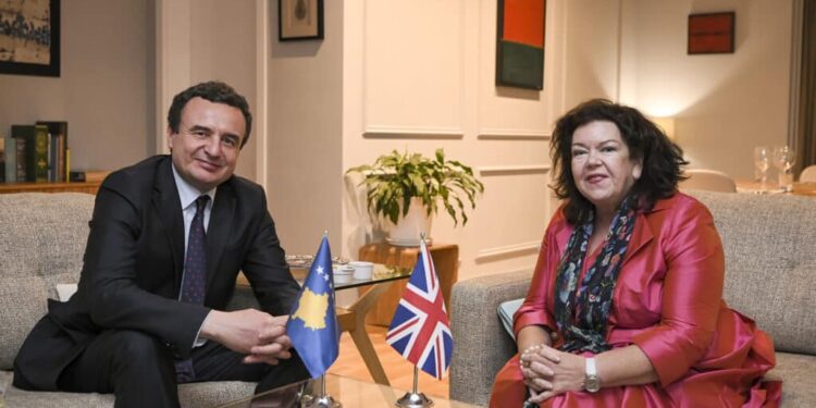 Kryeministri Kurti takohet me të Dërguarën e Posaçme të Mbretërisë së Bashkuar: Fokus në bashkëpunim dhe Procesin e Berlinit
