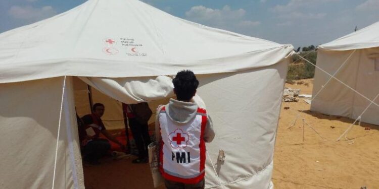 Izraeli godet tendat e të zhvendosurve në Gaza – 13 të vrarë dhe 25 të plagosur