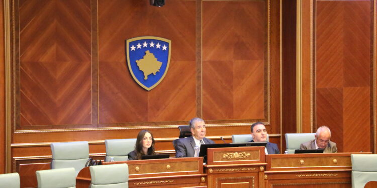 Krizë institucionale në rritje: Deputetët e opozitës refuzojnë të lënë sallën pas dështimit të 46-të për konstituimin e Kuvendit