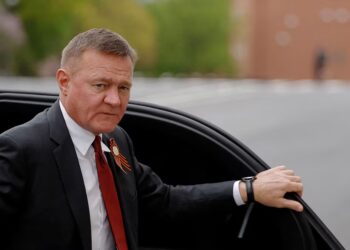 Ministri rus i Transportit, i shkarkuar nga Putin, gjendet i vdekur me plumb në makinë