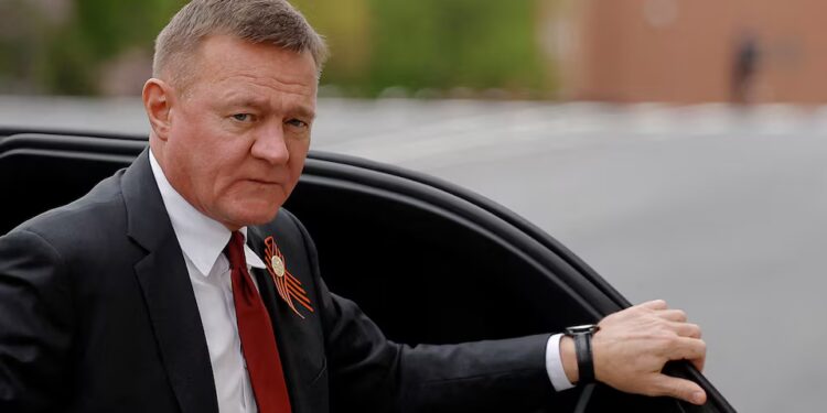 Ministri rus i Transportit, i shkarkuar nga Putin, gjendet i vdekur me plumb në makinë