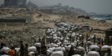 Të paktën 30 palestinezë të vrarë ndërsa prisnin ndihma humanitare në Gaza