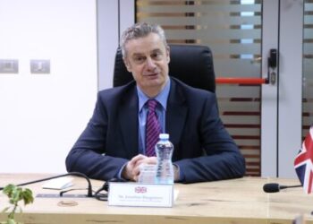 Pritjet se Gjykata do ta zgjidhë krizën, Hargreaves: Partitë duhet të bëjnë kompromis, ky është thelbi i problemit