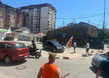 Mbyllen parkingjet ilegale – Kryetari Rama nis lirimin e hapësirave publike për qytetarët