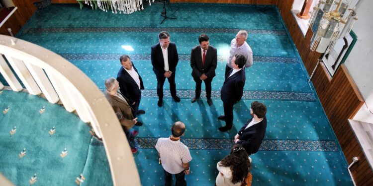 Kurti “u rikthehet” xhamive: Premton investim mbi 600 mijë euro në Prishtinë