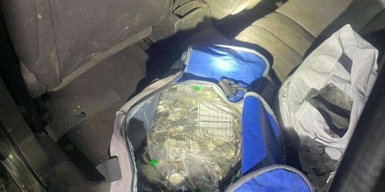 Krimi financiar në kufi: Sekuestrohen mbi 16 mijë franga të dyshuara false, një i arrestuar nga Maqedonia e Veriut