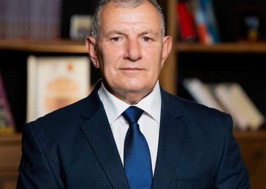 Shukri Buja reagon pas vendimit të gjykatës: “Një betejë e vogël dhe e motivuar politikisht – nuk më ndalon askush!”