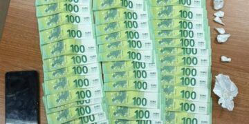 Prishtinë: Arrestohet një person – i gjenden para, narkotikë dhe armë e ftohtë