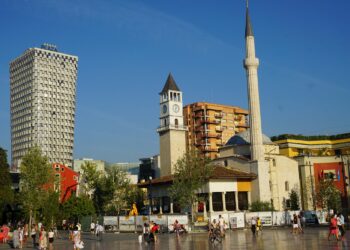 Për herë të parë pas mbi 200 vitesh, myslimanët në Shqipëri nuk përbëjnë më shumicën