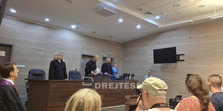 Milenkoviq dhe Vlajiq dënohen me nga 5 vjet burgim, Pantiq me 2, kurse Vakiq lirohet nga akuza për sulmin terrorist ndaj zyrave të KKZ-së