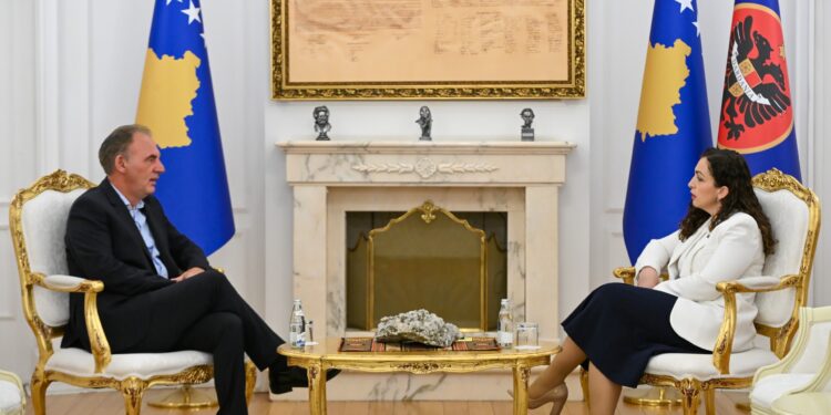 Presidentja Osmani zhvilloi takim konsultativ me kryetarin e Nismës Socialdemokrate, z. Fatmir Limaj