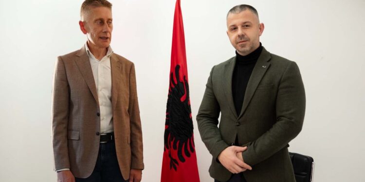 Flamuri shqiptar “mollë sherri” – Dështoi takimi ndërinstitucional mes KKSh-së dhe Trupit Koordinues