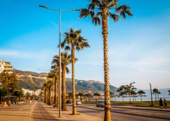 Shtohen plazhet publike në Vlorë, më pak plazhe private se vitin e kaluar