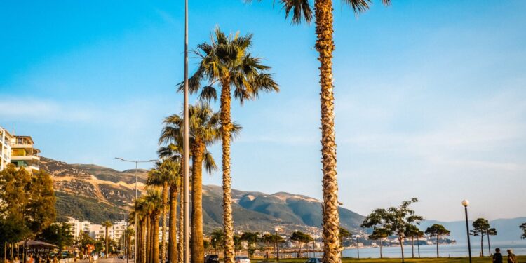 Shtohen plazhet publike në Vlorë, më pak plazhe private se vitin e kaluar