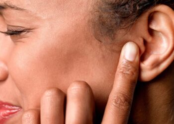 Dylli i Veshit: Rreziqet dhe 4 Metoda Natyrale për Pastrim