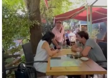 Përplasje verbale mes veteranit të UÇK-së dhe deputetes Fitore Pacolli – veterani e quan “hajne”, arrestohet nga policia