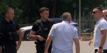“Thirrje telefonike apo mesazh”, si e evakuoi parlamentin alarmi i rremë për bombë?