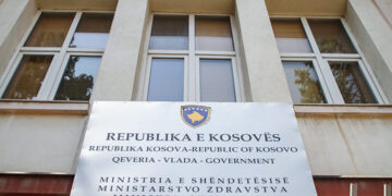 Ministria e Shëndetësisë apel për masa mbrojtëse ndaj vapës: Rrezik për punëtorët dhe grupet e ndjeshme