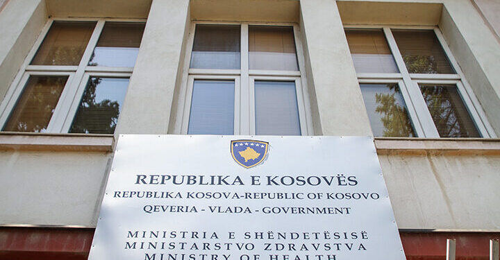 Ministria e Shëndetësisë apel për masa mbrojtëse ndaj vapës: Rrezik për punëtorët dhe grupet e ndjeshme