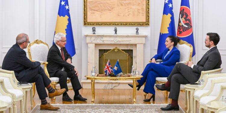Presidentja Osmani pret deputetët britanikë në takim zyrtar – Diskutohet thellimi i partneritetit Kosovë–Mbretëri e Bashkuar