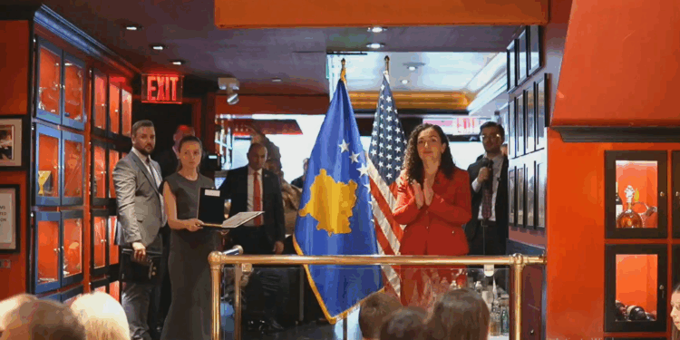 Presidentja Osmani ndan medalje presidenciale për mërgatën shqiptaro-amerikane: “Kontributi juaj për lirinë e Kosovës është i paharrueshëm”