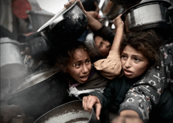 Të paktën 93 të vrarë nga sulmet izraelite mbi civilët që prisnin ndihmë humanitare në Gaza