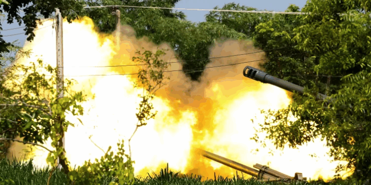 Përleshjet mes Tajlandës dhe Kamboxhias përshkallëzohen: 16 të vdekur dhe mbi 120 mijë të zhvendosur nga zona kufitare