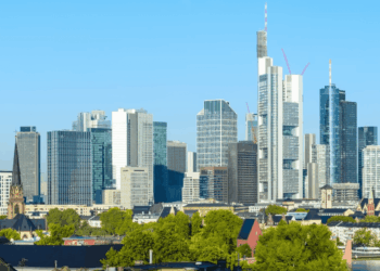 Përse Europa nuk ndërton rrokaqiej? – Një analizë mbi historinë, kulturën dhe të ardhmen urbane të kontinentit