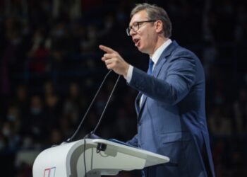 Vuçiqi kërcënon: “Kurrë më nuk do të bllokoni, të gjithë do të arrestoheni”