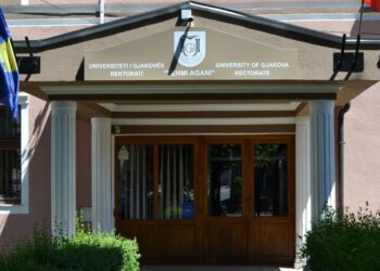 Kriza në Universitetin e Gjakovës: Vetëm një program i akredituar, dorëheqje zinxhirore dhe akuzat ndaj rektorit