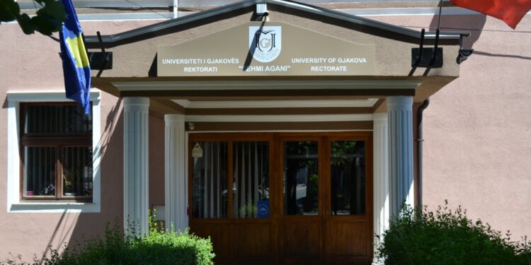 Kriza në Universitetin e Gjakovës: Vetëm një program i akredituar, dorëheqje zinxhirore dhe akuzat ndaj rektorit