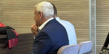 Gaz lotsjellës në Kuvend – Sveçla para gjyqit