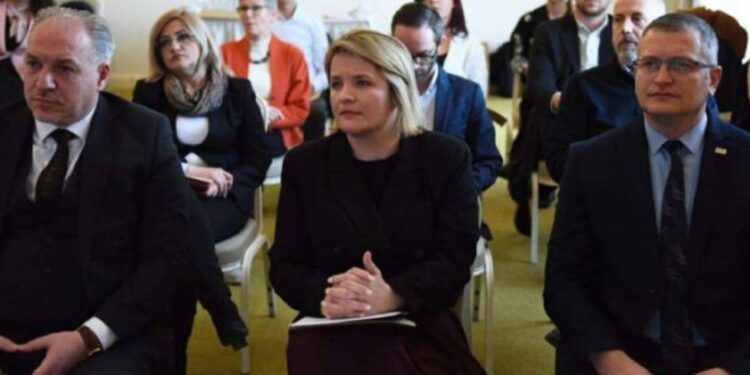 Thellohet skandali, ministri i Kurtit me aktakuzë dhuroi para jashtëligjshëm për organizatën që drejtohej nga zëvendësministrja Liza Gashi